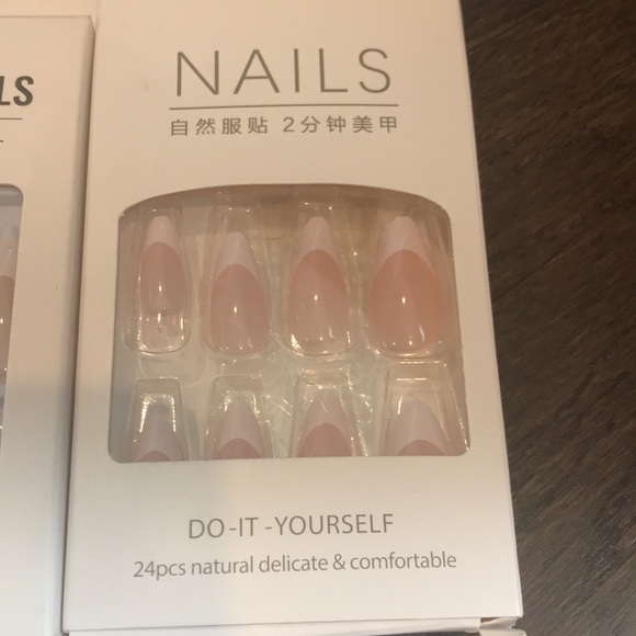 Pack of 4 Fake Press on Nails with French Tip Design - Picture 3 of 6